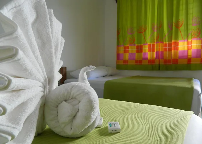 Albergue Emotion Avenida & *