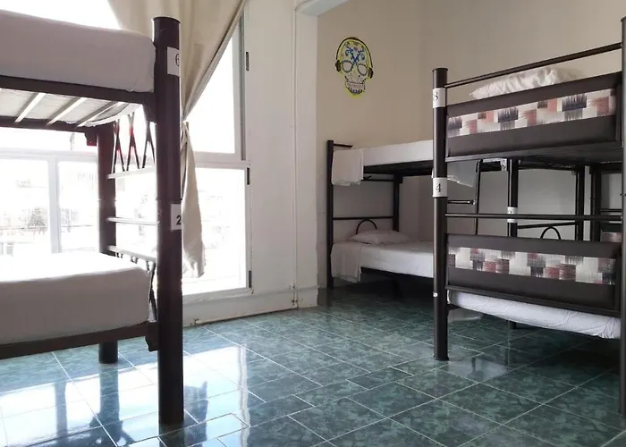 Albergue Emotion Avenida & *